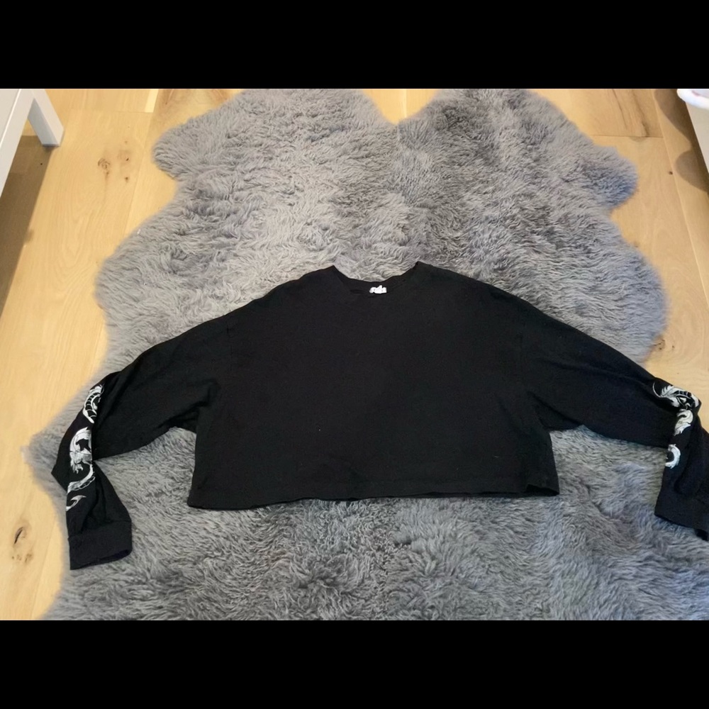 Garage cropped long sleeve graphic shirt
